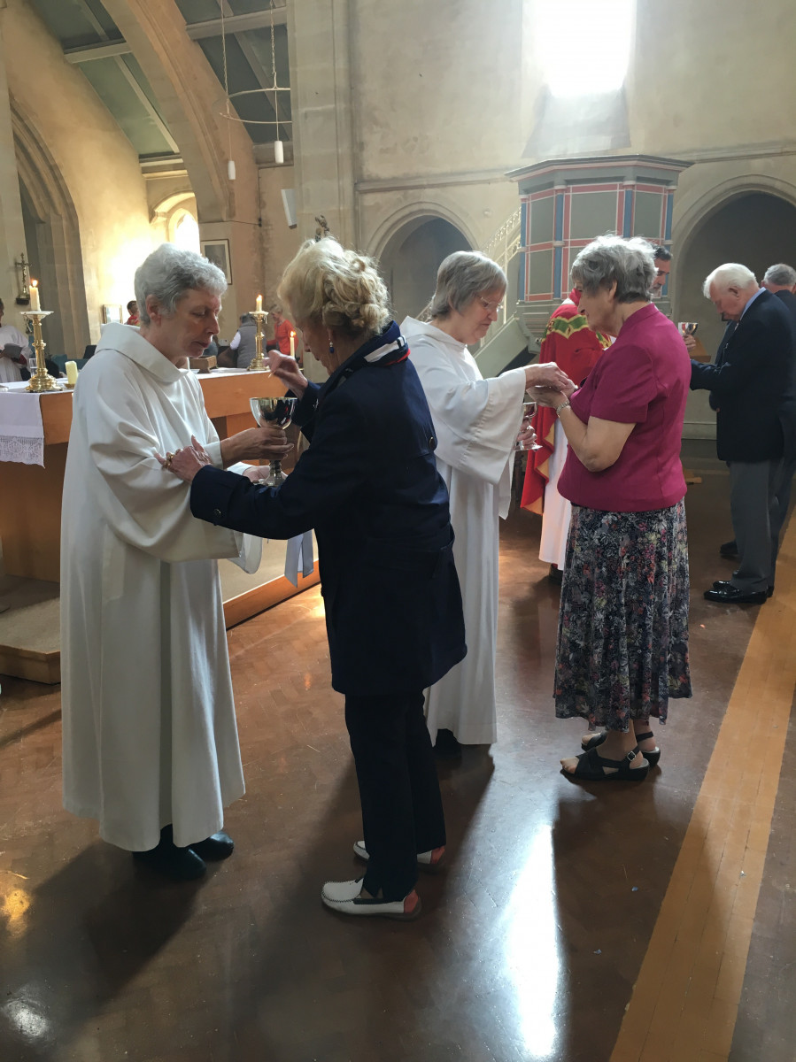 Members of congregation receive Holy Communion